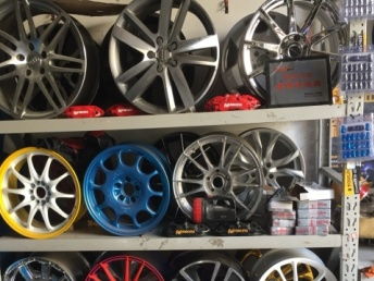 图 二手原车原装拆车件钢圈轮毂轮胎去哪里买卖 重庆汽车配件出售